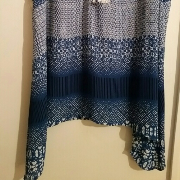 Plus size top - Picture 2 of 4